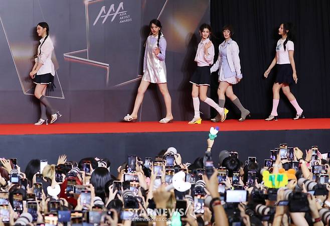 뉴진스 '태국팬들 환호에 보답'[★포토]