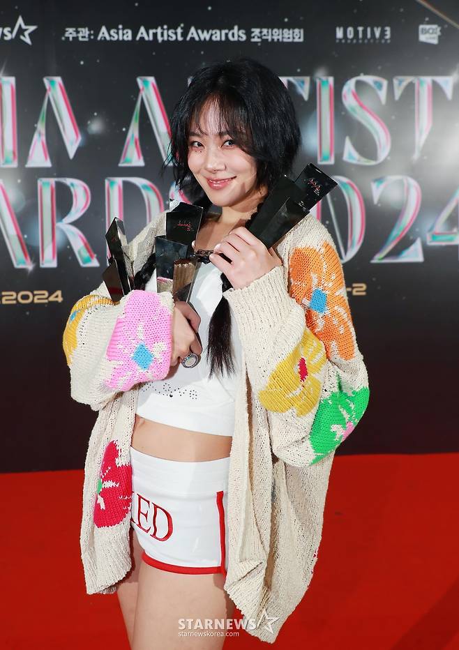 비비 '트로피가 3개!'[★포토]