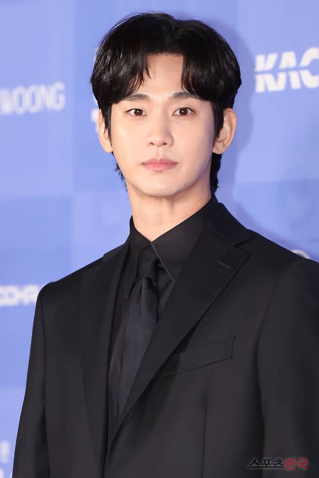 2024 뉴시스 한류엑스포 포토월 행사에 참석한 배우 김수현. ⓒ이혜영 기자 lhy@hankooki.com
