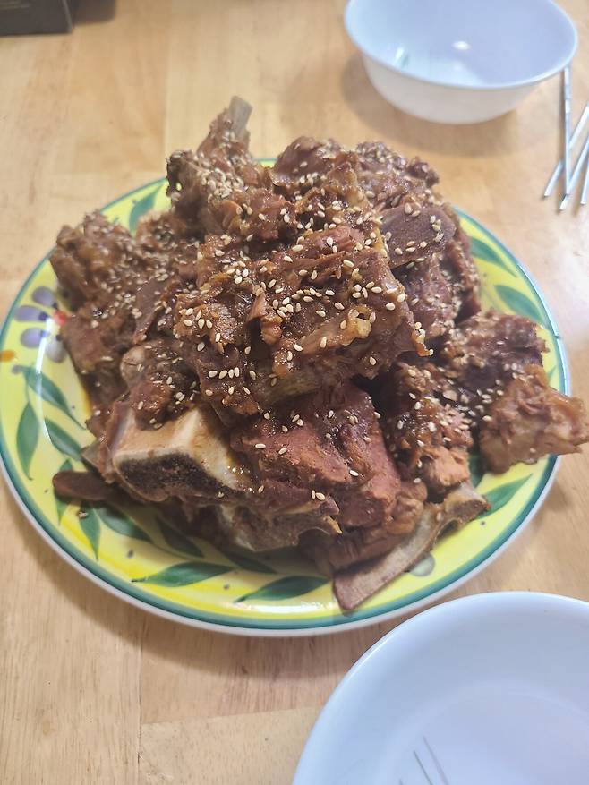 집에서 만든 돼지 등뼈찜