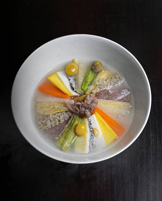 궁중에선 구자탕(신선로)을 ‘맛이 좋은 탕’이라는 뜻으로 기쁠 열(悅)자를 써 ‘열구자탕’이라고도 불렀다. [사진 온지음]