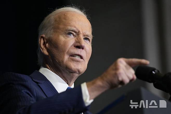 [워싱턴=AP/뉴시스]조 바이든 미국 대통령이 지난 9일 백악관에서 발언하는 모습. 2024.12.28.