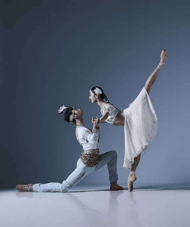 [서울=뉴시스] 무용수 전민철과 이유림(사진=유니버셜발레단 제공) 2024.09.12. photo@newsis.com *재판매 및 DB 금지