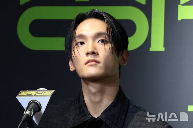 [서울=뉴시스] 박진희 기자 = 한국문화예술위원회 ‘공연예술창작산실’ 홍보대사인 무용수 최호종이 16일 서울 종로구 예술가의집에서 '공연예술창작산실-올해의신작' 통합 기자간담회를 하고 있다. 2024.12.16. pak7130@newsis.com