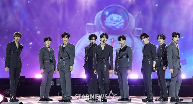 그룹 제로베이스원이 27일 오후 태국 방콕 임팩트 챌린저 홀 1-2(IMPACT Challenger Hall 1-2)에서 진행된 '제 9회 아시아 아티스트 어워즈'(The 9th Asia Artist Awards, 이하 'AAA 2024')'에 참석해 멋진 무대를 선보이고 있다. 2024.12.27 /사진=김창현 chmt@