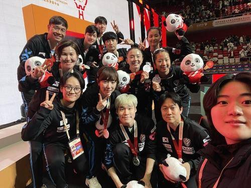 혼성단체 월드컵 시상식 후 셀카 찍은 선수단 [석은미 코치 제공. 재판매 및 DB 금지]