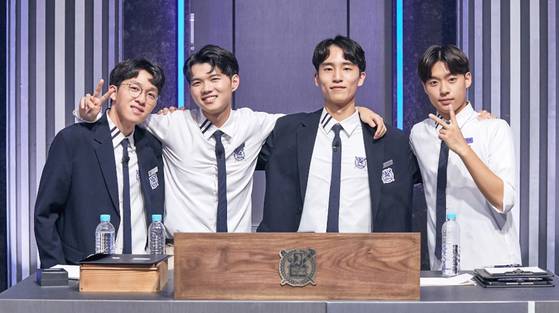 '대학전쟁2' 우승 서울대 팀, 쿠팡플레이 제공