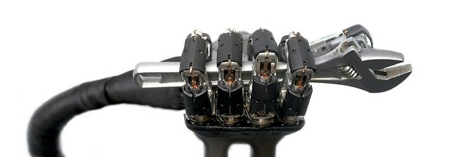 캐나다 기업 생추어리 AI가 개발한 로봇 손. 사람처럼 손가락 관절이 달렸고, 정교한 움직임과 강력함 힘을 모두 구현할 수 있다. 생추어리 AI 제공