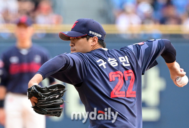 2024년 9월 1일 서울 잠실구장에서 '2024 신한 SOL Bank KBO리그, 롯데 자이언츠와 두산 베어스의 경기가 열렸다. 롯데 구승민이 7회말 역투하고 있다./마이데일리