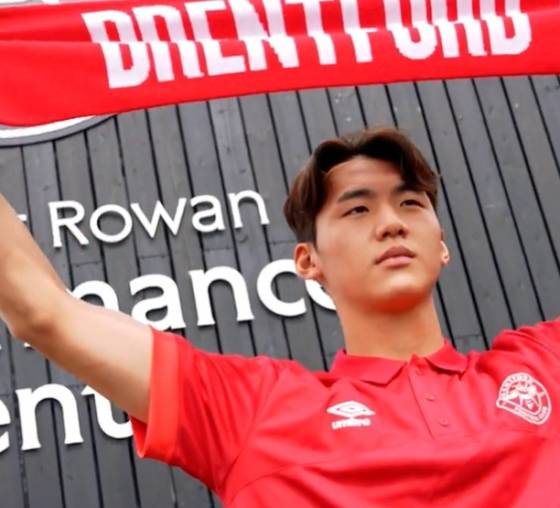 김지수. /사진=브렌트포드 구단 공식 SNS
