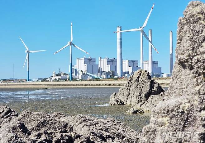 [인천=뉴시스] 16일 낮 인천 옹진군 영흥면 영흥화력발전소 모습. (사진=뉴시스DB) 2023.10.16. photo@newsis.com