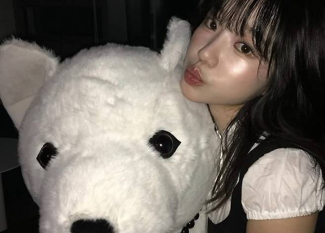 [서울=뉴시스] 조유리. (사진=인스타그램 캡처) 2024.12.30.&nbsp;photo@newsis.com *재판매 및 DB 금지