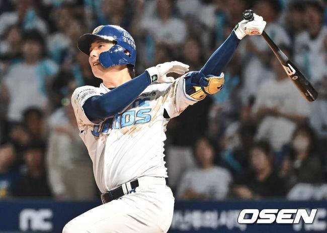 [OSEN=이석우 기자] NC 김성욱이 좌익수 앞 1타점 적시타를 치고 있다. 2024.07.26 / foto0307@osen.co.kr