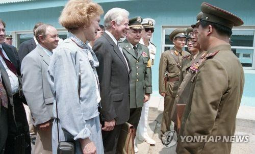 1994년 판문점을 통해 방북하는 카터 미국 전 대통령(가운데) [연합뉴스 자료사진. 재판매 및 DB 금지]