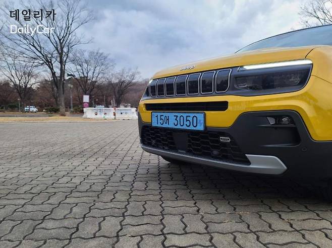 지프(Jeep) 콤팩트 전기 SUV 어벤저(Avenger) (헤드램프, 라디에이터 그릴)