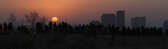 Sunrise at Haneul Park in Mapo District, western Seoul, on Jan. 1, 2015 [JOONGANG ILBO]