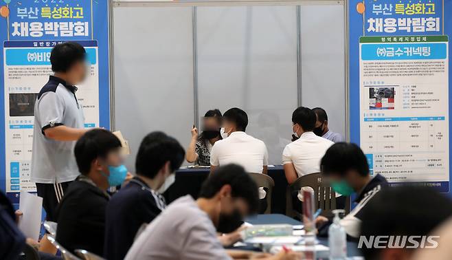 [부산=뉴시스] 하경민 기자 = '2022 부산 특성화고 채용박람회'. 2022.07.11. yulnetphoto@newsis.com