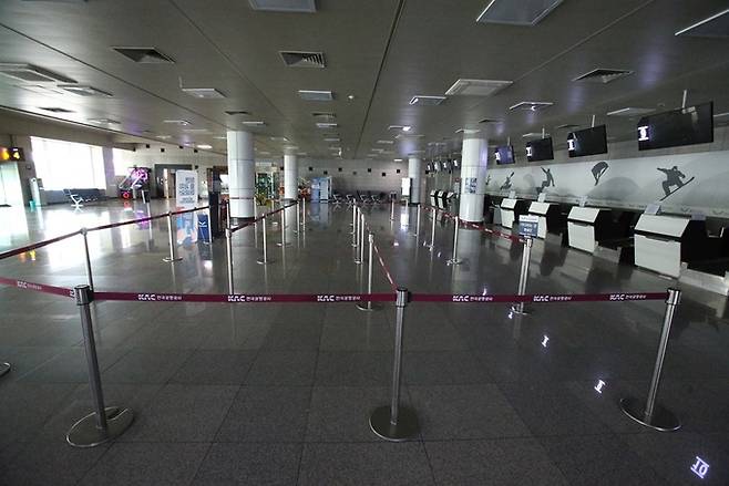 한산한 양양국제공항 국내선 발권 데스크 대합실. 뉴시스