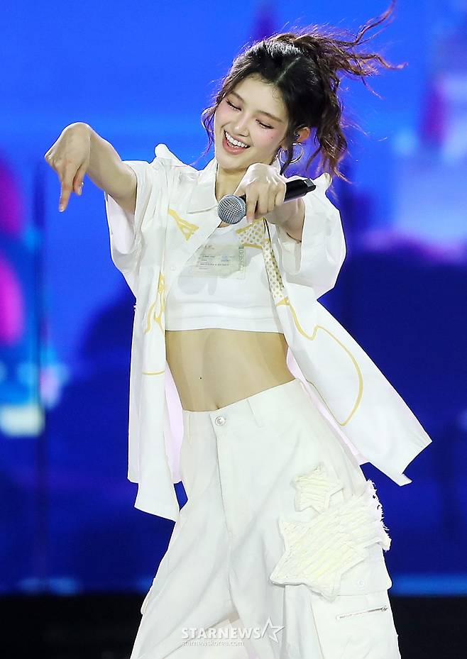 뉴진스 다니엘 '웃는 모습이 제일 예뻐'[AAA 스페셜 포토]