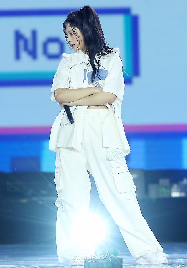 뉴진스 민지 '무대 위 행복한 곰아지'[AAA 스페셜 포토]