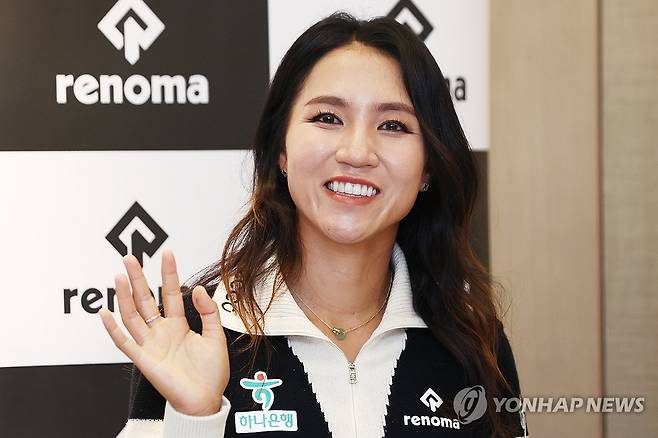 리디아 고, 환한 미소 (서울=연합뉴스) 진연수 기자 = 골프선수 리디아 고가 30일 오후 서울 송파구 롯데백화점 잠실점에서 열린 골프 클래스에서 포즈를 취하고 있다. 2024.9.30 jin90@yna.co.kr