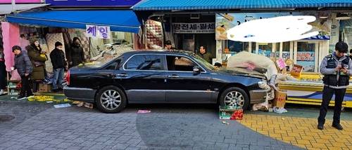 서울 양천구 목동깨비시장 승용차 돌진 사고 [독자 제공. 재판매 및 DB 금지]