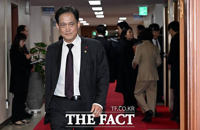 김태규 방송통신위원장 직무대행이 사직서를 낸 것으로 1일 확인됐다. 지난달 3일 국무회의에 참석하는 김태규 방송통신위원장 직무대행. /임영무 기자