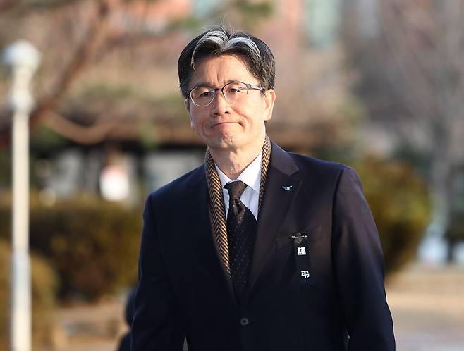 오동운 고위공직자범죄수사처장이 1일 오전 경기도 정부과천청사 공수처로 출근하고 있다. 연합뉴스