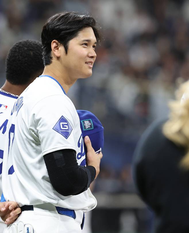 한국에서 열리는 미국프로야구 메이저리그(MLB) 정규시즌 개막전을 앞두고 18일 오후 서울 고척스카이돔에서 한국야구대표팀과 LA 다저스가 스페셜매치를 펼쳤다. LA 오타니가 경기 전 행사에 참석하고 있다. 고척돔=정시종 기자 capa@edaily.co.kr /2024.03.18.