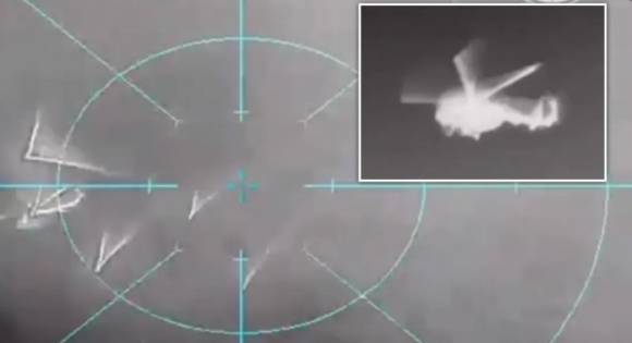 2024년 12월 31일 크림반도 해안에서 러시아군 헬리콥터 Mi-8(오른쪽)이 우크라이나의 해상 드론 마구라 V5 및 미사일 공격을 받고 격추됐다. 우크라이나군 제공 영상 캡처