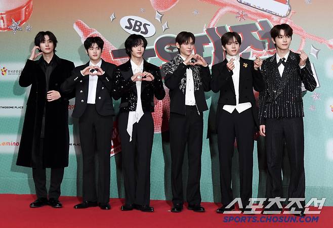 2024 SBS 가요대전이 25일 인천 인스파이어 아레나에서 열렸다. 라이즈가 포토타임을 갖고 있다. 인천=박재만 기자 pjm@sportschosun.com