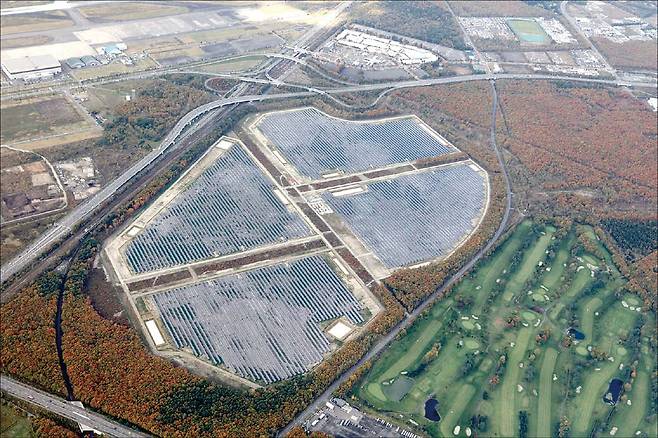 LS일렉트릭이 설계·조달·시공을 맡은 일본 홋카이도 치토세 ESS 연계 태양광 발전소 전경. / LS일렉트릭 제공