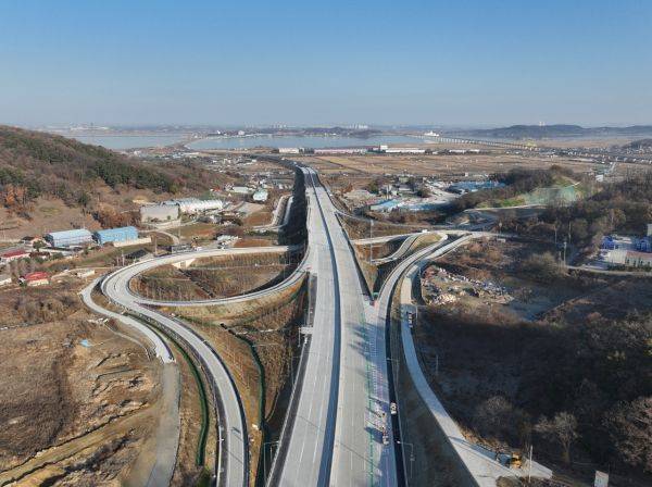 평택~부여~익산 고속도로. 이도 제공