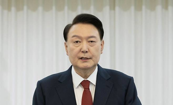 윤석열 대통령이 2024년 12월14일 2차 탄핵소추안이 가결된 뒤 관저에서 대국민담화를 하고 있다. 대통령실 제공