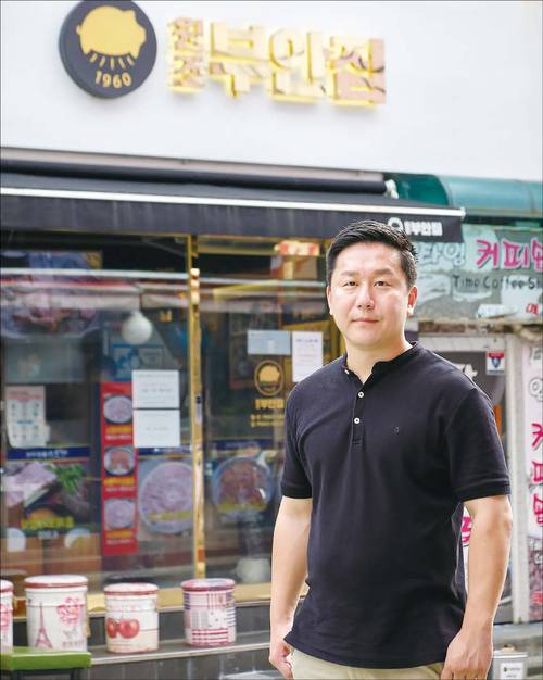 1984년생/ 2007년 ‘돼순이네왕족발’ 창업/ ‘원조부안집’ ‘냅다청양집’ ‘양은이네’ ‘부치곰 한식주점’ 등 프랜차이즈 직가맹점 150여개 운영(현)