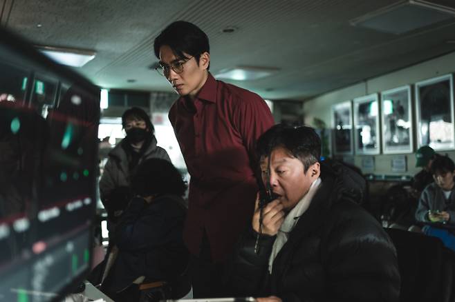 김희원 감독은 늘 연출에 대한 꿈을 가지고 있었다고 한다. 최근에도 사비를 들여 단편영화 제작을 검토 중이었는데 마침 '조명가게' 연출 제의가 왔다고 전했다. 월트디즈니 컴퍼니 코리아 제공