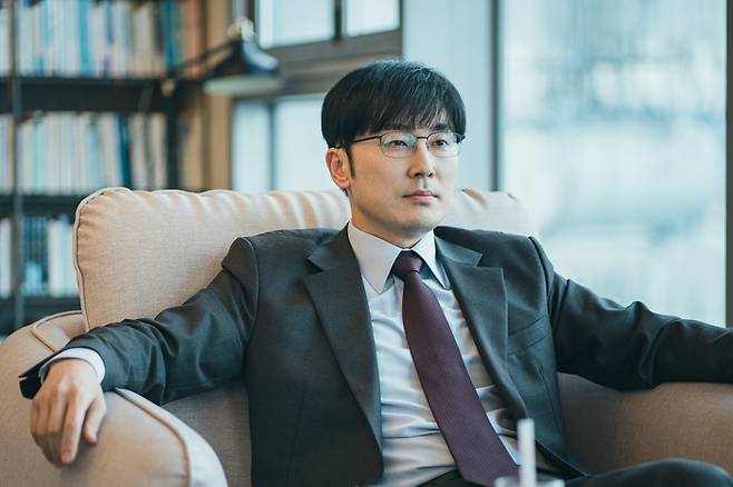 SBS 드라마 ‘열혈사제 2’에서 남두헌 역을 연기한 배우 서현우 출연장면. 사진 SBS