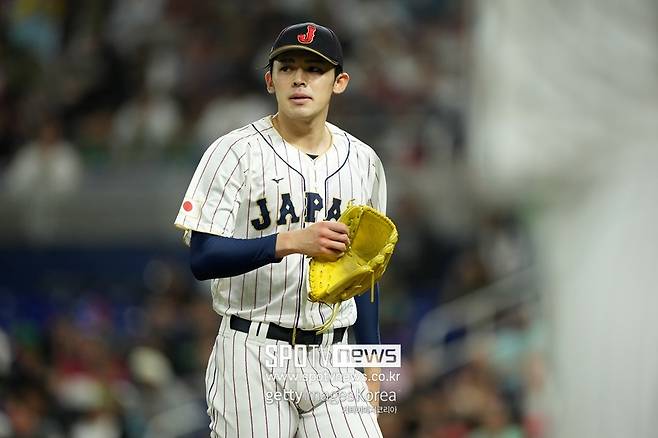 ▲ 사사키 로키는 이르면 16일, 늦어도 24일 오전 7시까지 자신의 새로운 행선지를 결정할 전망이다. 후안 소토와 코빈 번스가 떠난 FA 시장 최대어의 행방에 관심이 쏠리는 가운데, 적어도 2주간은 그의 결정이 계속해서 화제가 될 것으로 보인다.