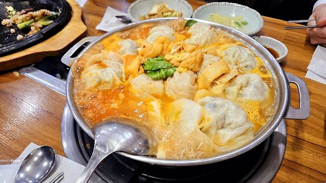 20250102_114307.jpg 시무식 끝나고 점심 만두전골