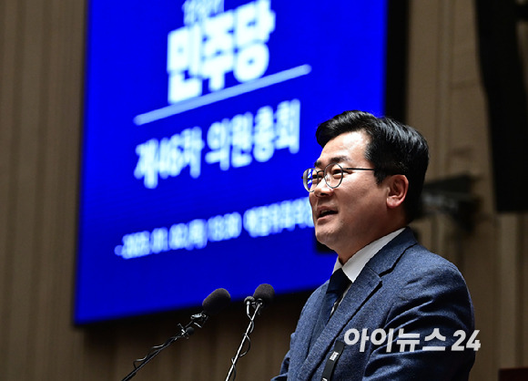 박찬대 더불어민주당 원내대표가 2일 오후  서울 여의도 국회에서 열린 비상의원총회에서 발언하고 있다. [사진=곽영래 기자]