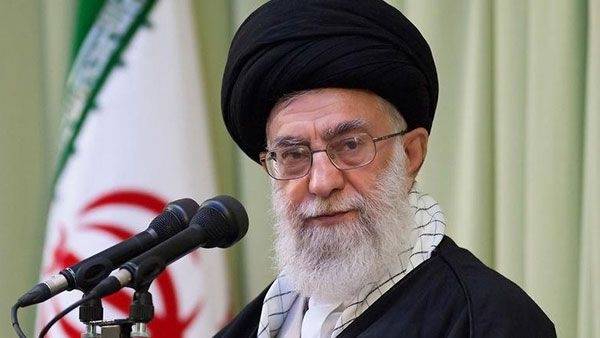 이란의 최고지도자 아야톨라 알리 하메네이의 모습