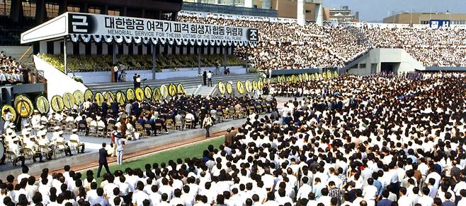 1983년 대한항공 보잉 747기가 소련 전투기에 격추돼 승객과 승무원 269명이 사망하며 역대 최대 국적 항공기 사고로 기록됐다. ⓒ연합뉴스