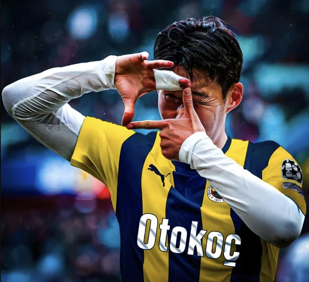 지난 2001년부터 2005년까지 토트넘 홋스퍼에서 골키퍼로 활약했으며 지금도 토트넘에 애정을 갖고 있는 유명 골키퍼 선배가 손흥민의 현 소속팀 잔류를 예상했다. 영국 매체 '스포츠몰'은 3일 "토트넘의 주장 손흥민이 소속팀과 계약이 6개월에 접어들었다. 그런도 불구하고 케이시 켈러는 손흥민이 북런던에서 선수 생활을 이어 갈 것이라고 말했다"라고 보도했다.&nbsp;켈러는 미국 국가대표 출신으로 브래드 프리델과 함께 프리미어리그에 미국 골키퍼 전성시대를 열어젖힌 스타플레이어 출신이고, 토트넘에도 애정이 강하다. 그런 그가 손흥민의 잔류를 확신했다. SNS