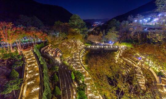 진주 월아산 정원 진주시 월아산 정원 전경.  진주시청 제공