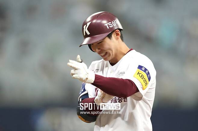 ▲ 김혜성의 발전은 눈부셨다. 2023년 137경기에 나와 생애 최고 타율인 .335를 남기면서 7홈런 57타점 25도루로 활약한 김혜성은 지난 해 127경기에 나서 홈런과 타점에서 커리어 하이를 작성하는 등 타율 .326 11홈런 75타점 30도루를 기록, 메이저리그로 향할 채비를 마쳤음을 알렸다.&nbsp;ⓒ곽혜미 기자