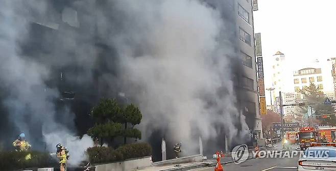 분당 복합상가건물 화재…310명 구조·대피, 중상자 없어 [연합뉴스 자료사진. 재판매 및 DB 금지]