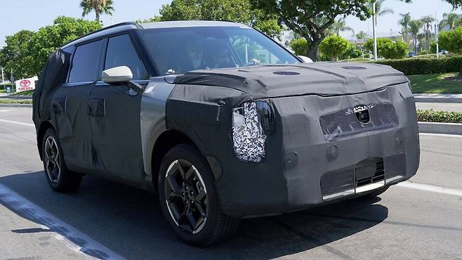 사진 : 기아 텔루라이드 풀체인지 테스트카 (출처=MotorTrend)