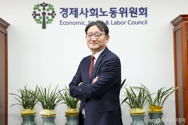 권기섭 경제사회노동위원회 위원장 인터뷰 /사진=김휘선 기자 hwijpg@