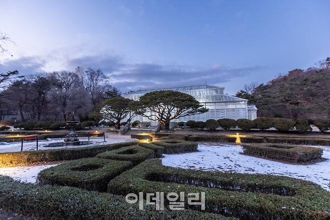 창경궁 대온실과 정원(사진=서울관광재단)