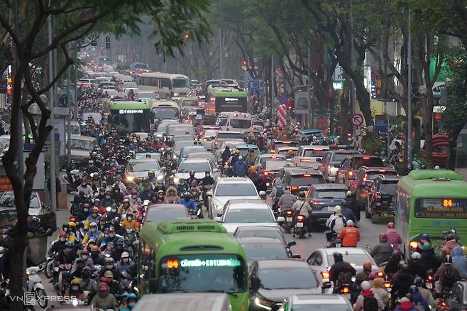 차량으로 꽉 막힌 하노이 도로. /Vn익스프레스